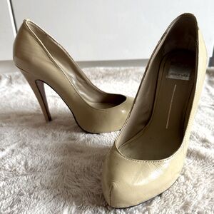 Dolce Vita Patent Leather Pumps in Nude